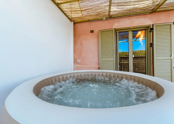 Kilada Village Retreat Jacuzzi - Parking - Garden