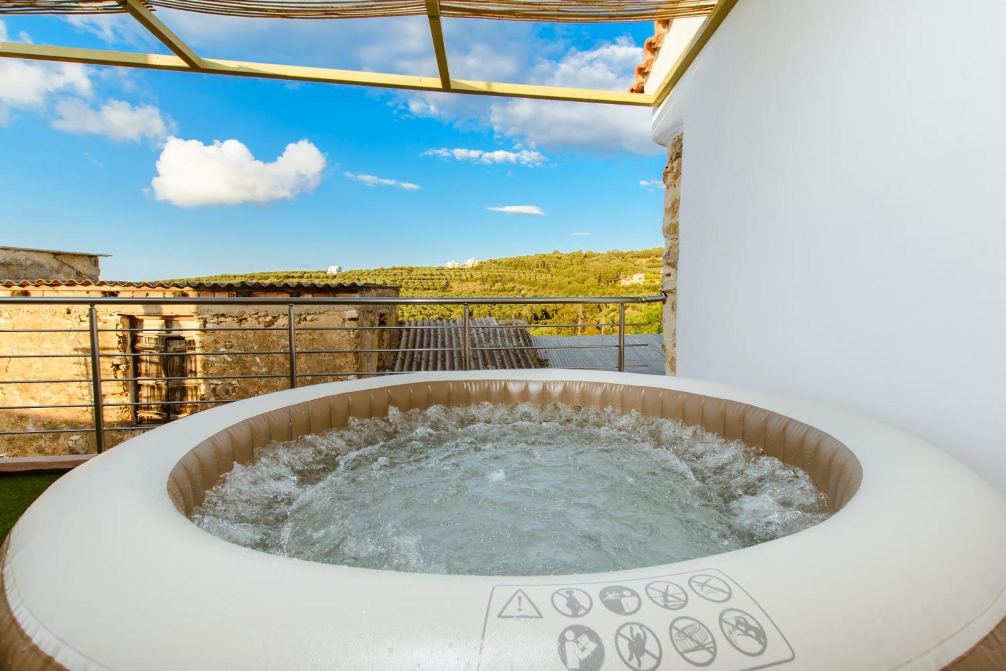 Kilada Village Retreat Jacuzzi - Parking - Garden *