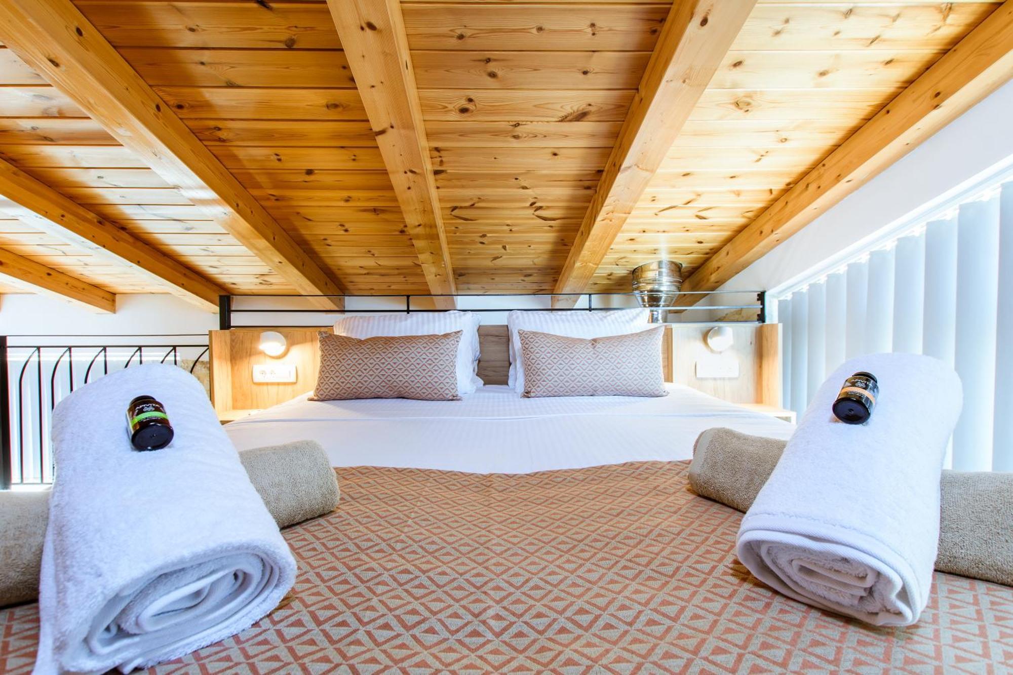 Kilada Village Retreat Jacuzzi - Parking - Garden Holiday home