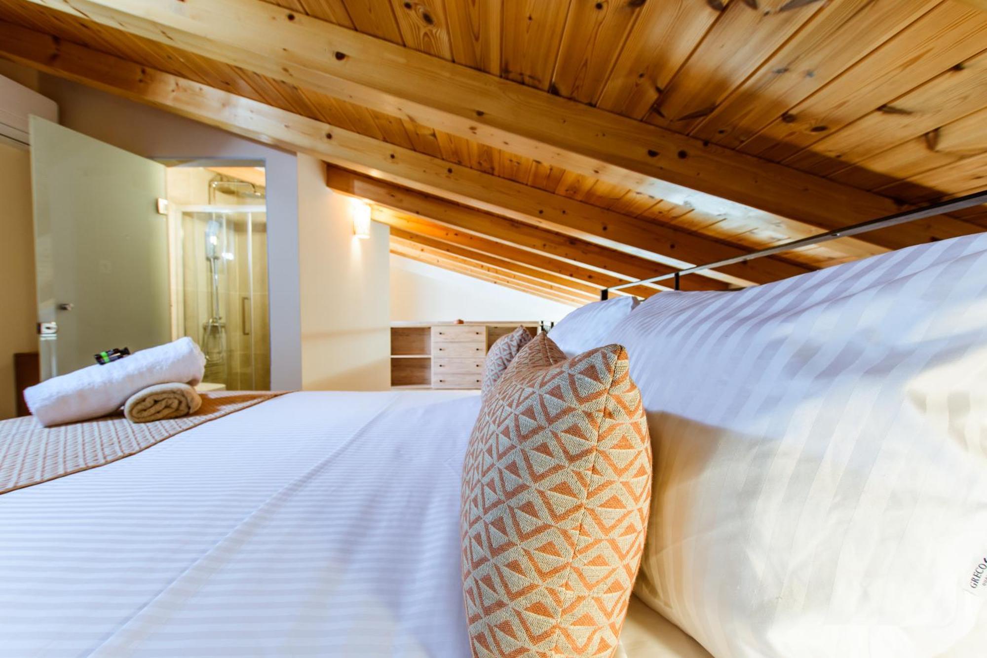 Kilada Village Retreat Jacuzzi - Parking - Garden Holiday home