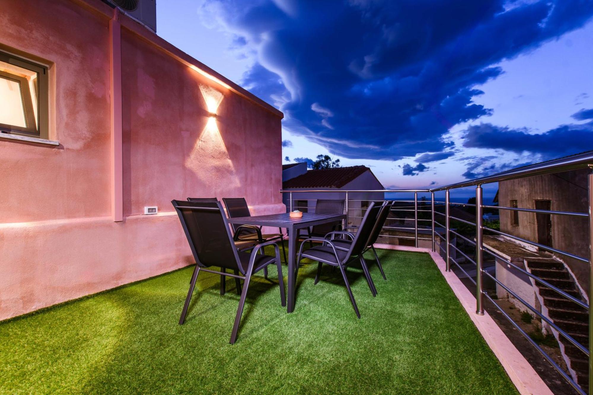 Holiday home Kilada Village Retreat Jacuzzi - Parking - Garden