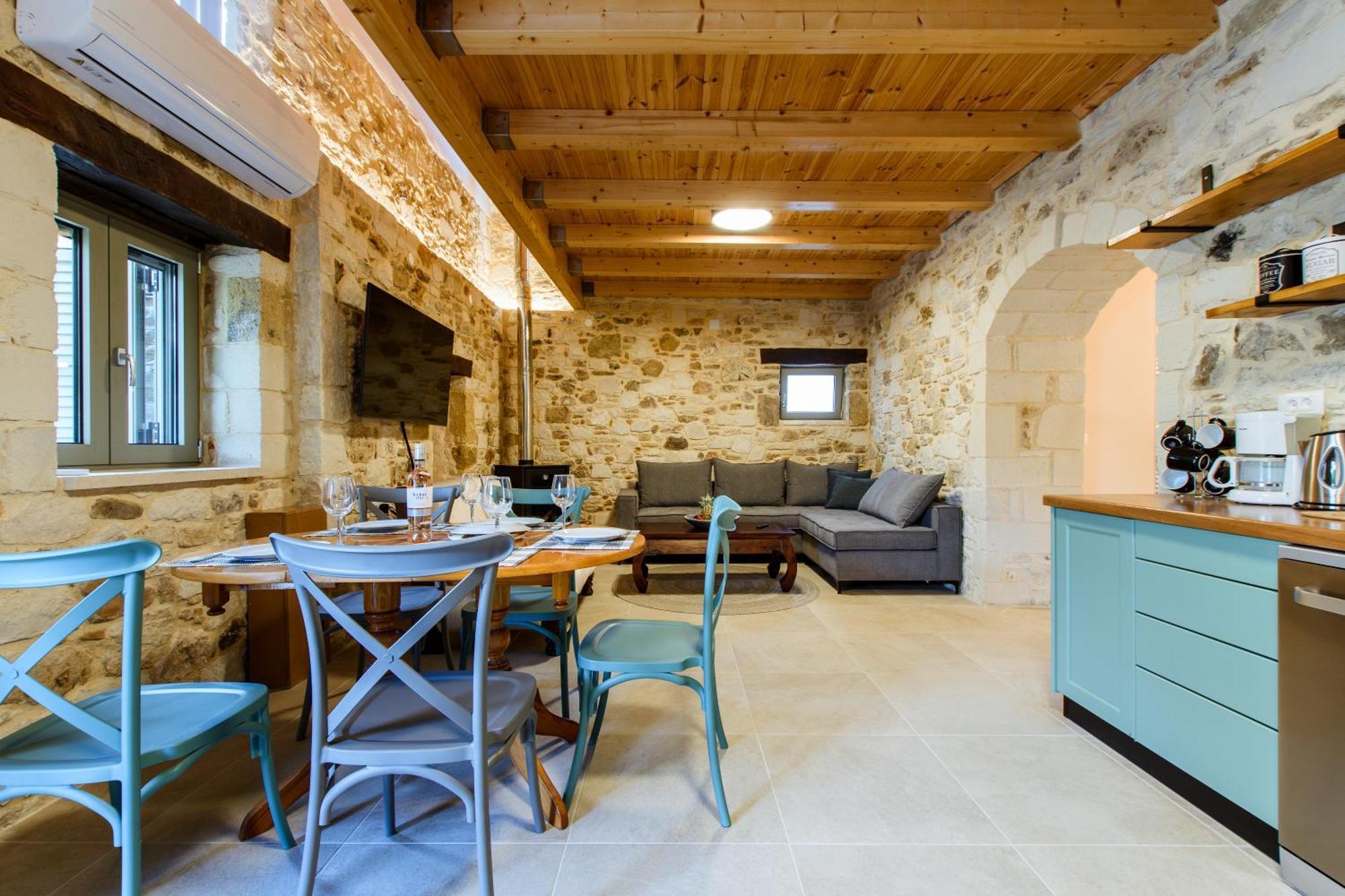Kilada Village Retreat Jacuzzi - Parking - Garden
