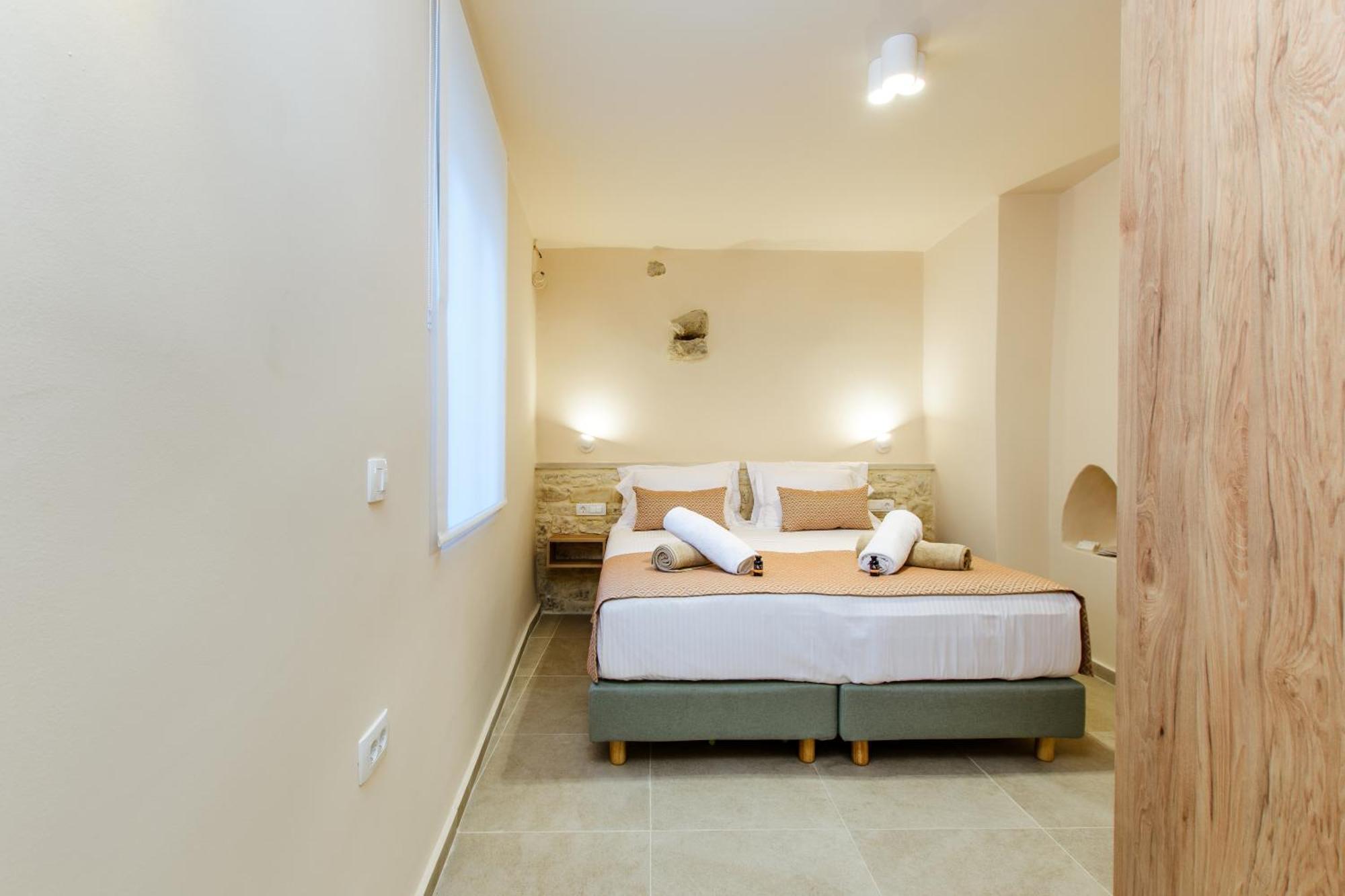 Kilada Village Retreat Jacuzzi - Parking - Garden Holiday home