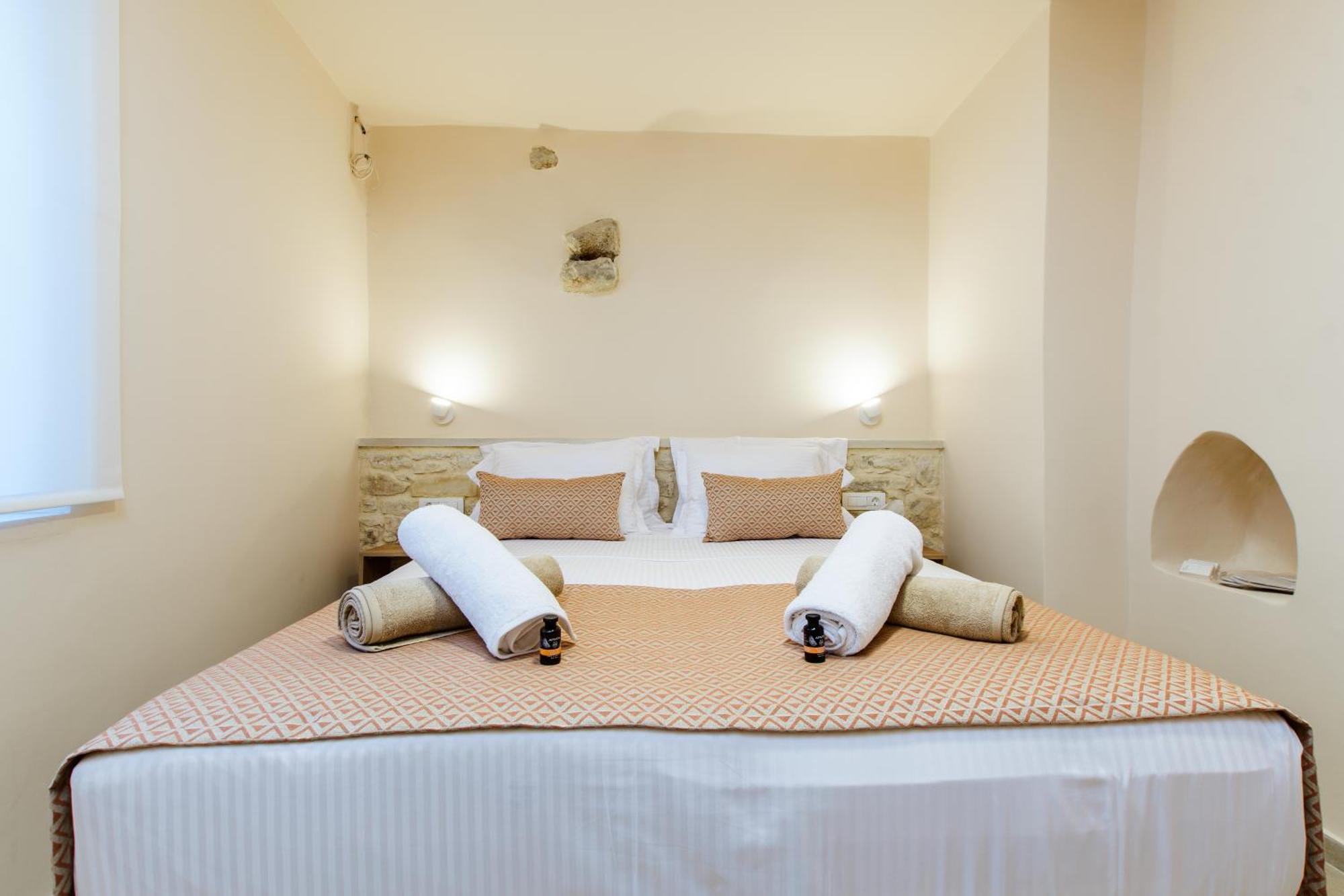 Kilada Village Retreat Jacuzzi - Parking - Garden Platanias (Crete)
